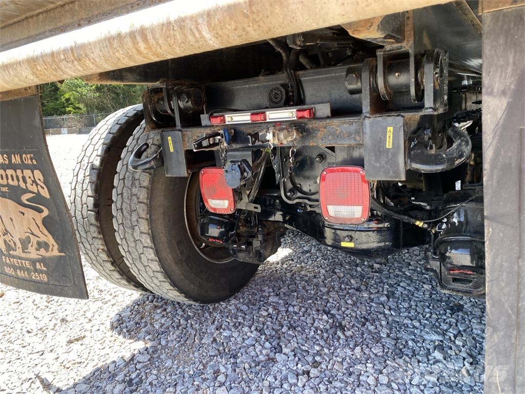 Mack GR64F Самосвал
