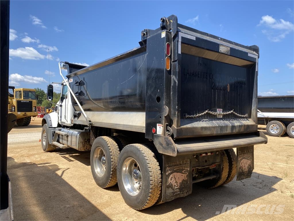Mack GR64F Самосвал