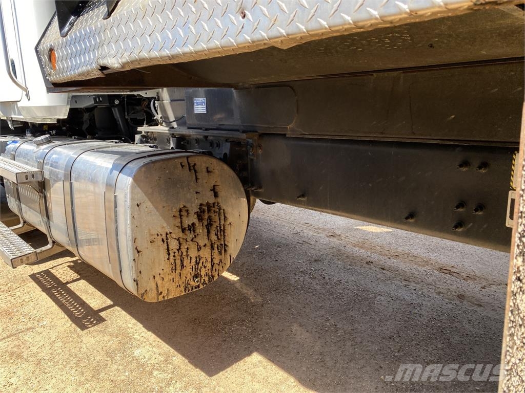 Mack GR64F Самосвал