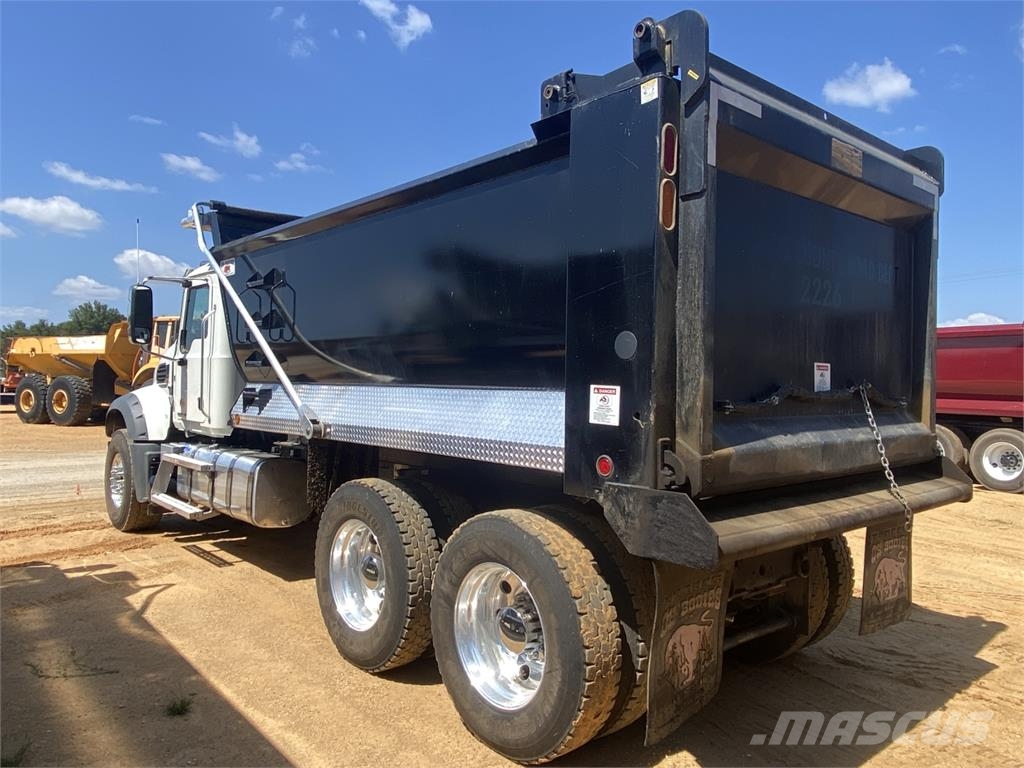 Mack GR64F Самосвал
