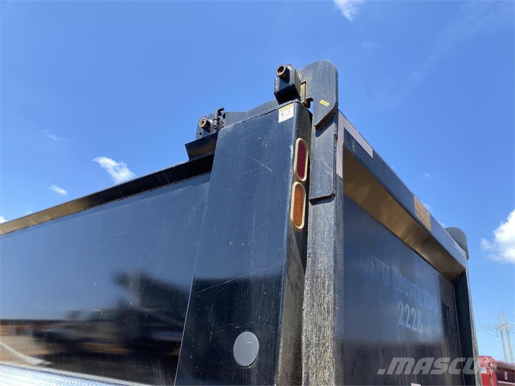 Mack GR64F Самосвал