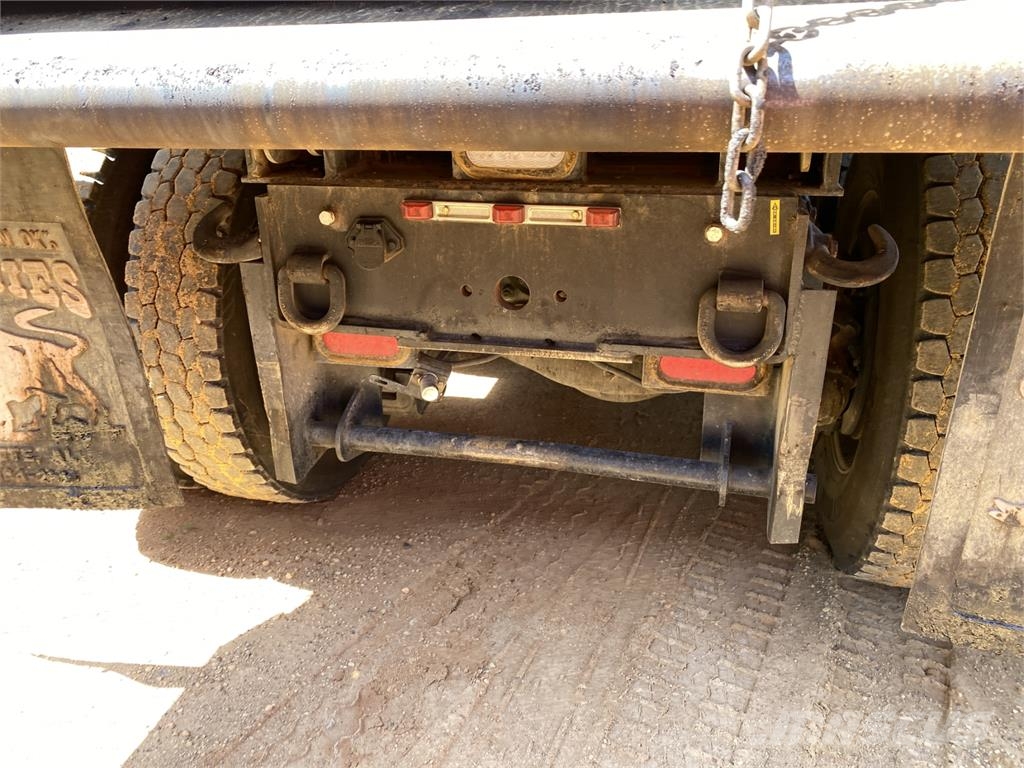 Mack GR64F Самосвал