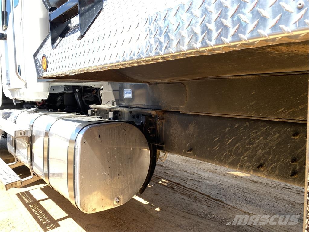 Mack GR64F Самосвал