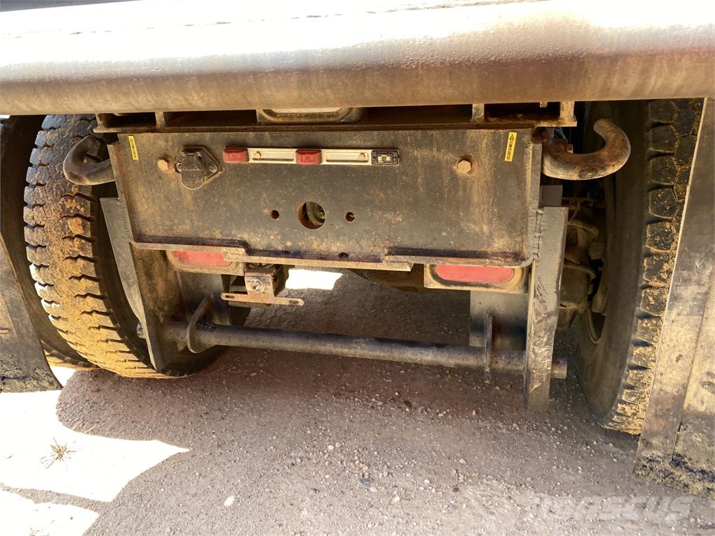 Mack GR64F Самосвал