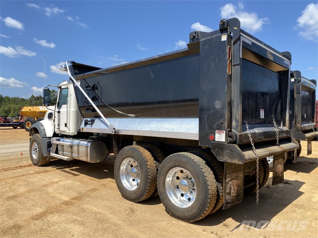 Mack GR64F Самосвал