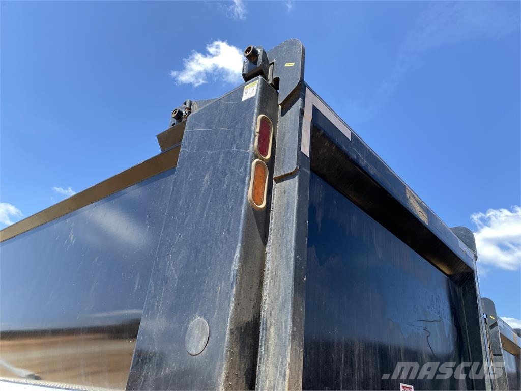 Mack GR64F Самосвал