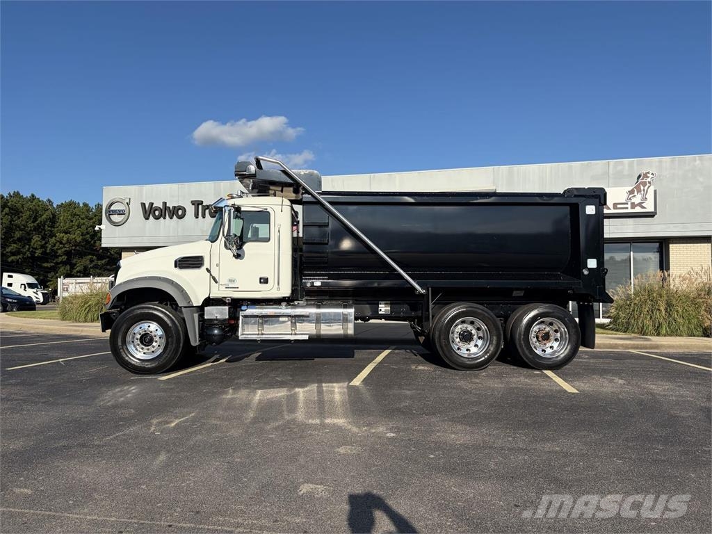 Mack GR64FT Pašizgāzējs