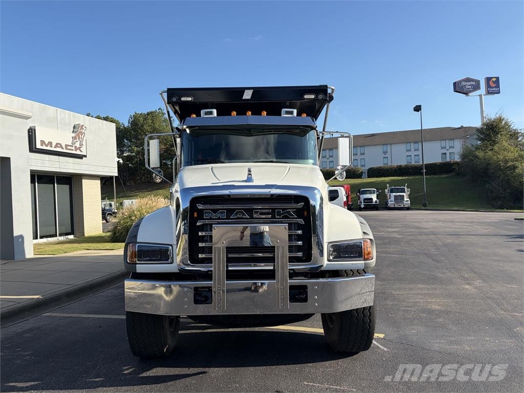 Mack GR64FT Pašizgāzējs