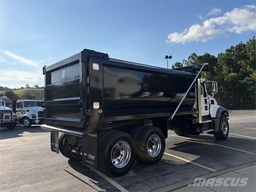 Mack GR64FT Pašizgāzējs