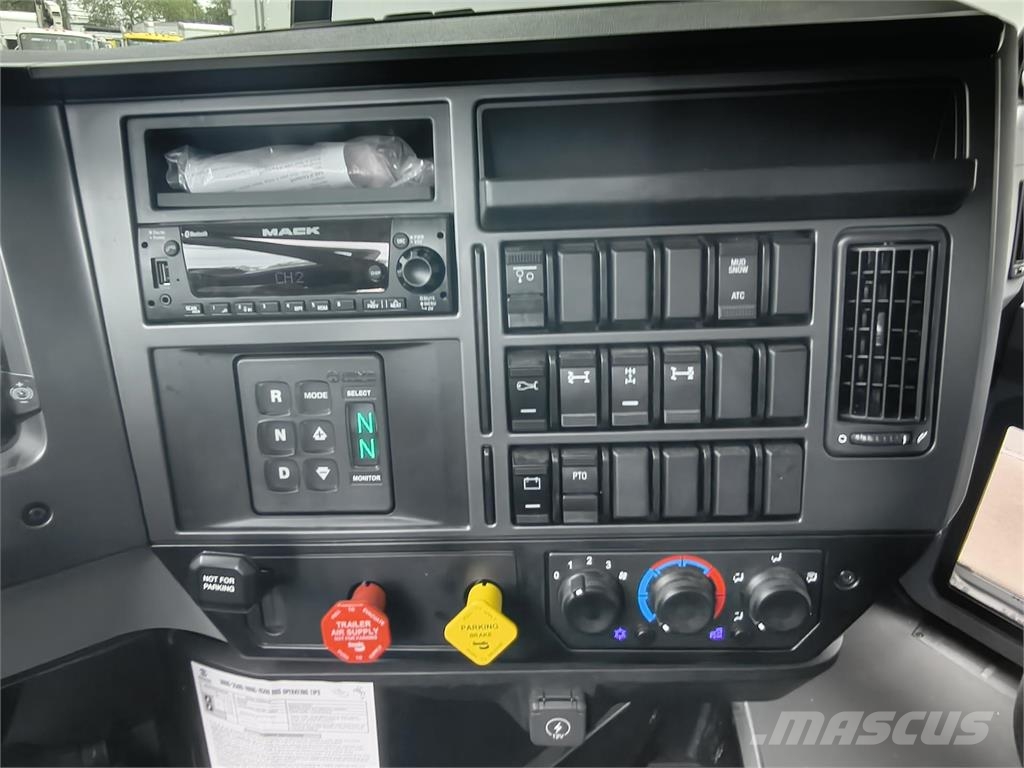 Mack GR84B Camiones bañeras basculantes o volquetes