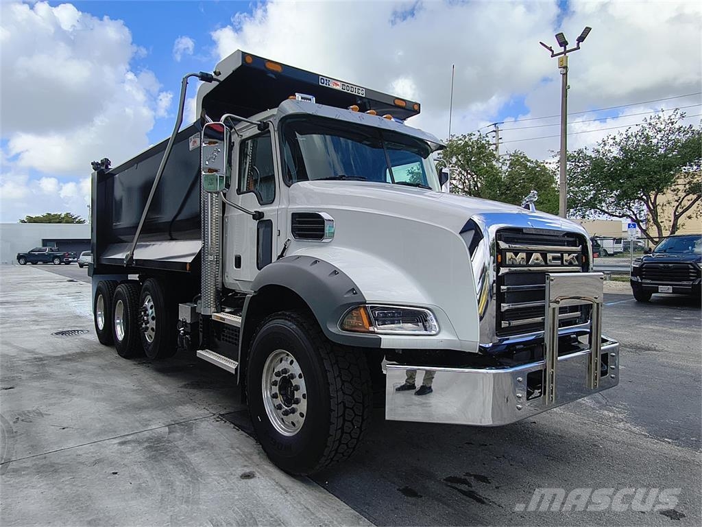 Mack GR84B Camiones bañeras basculantes o volquetes