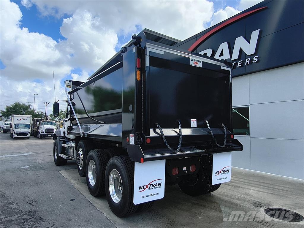Mack GR84B Camiones bañeras basculantes o volquetes