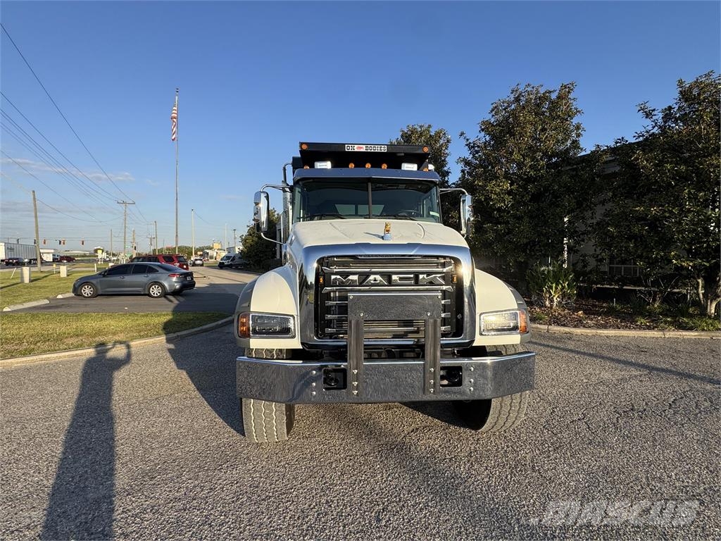 Mack GR84F Autobasculanta