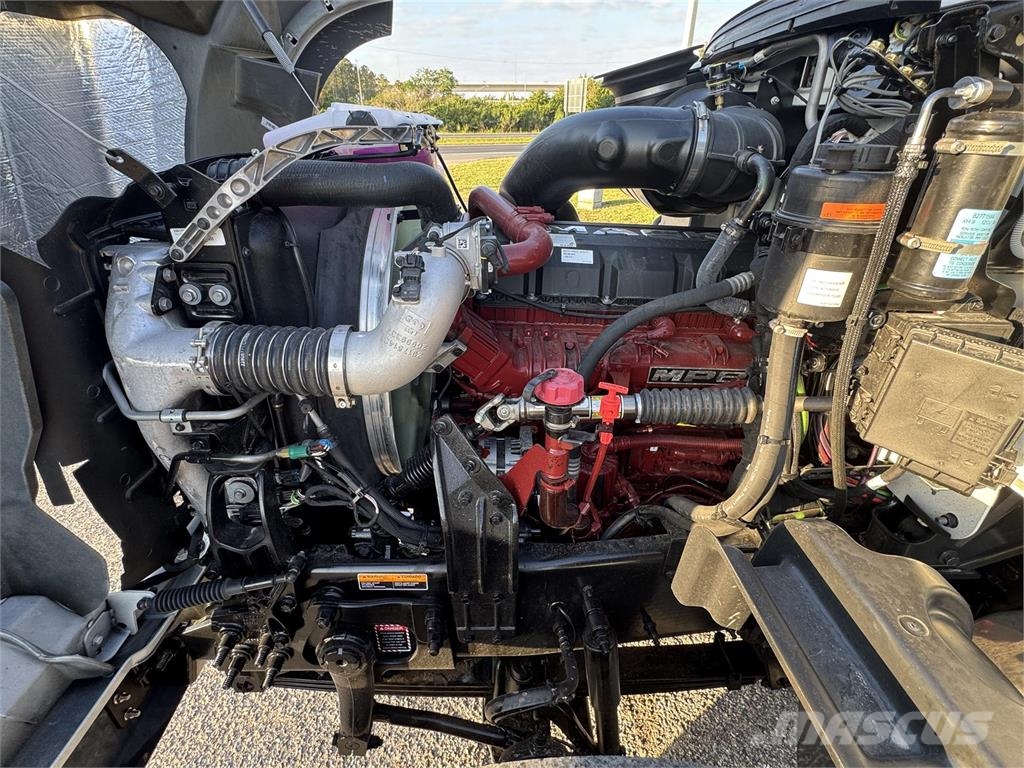 Mack GR84F Autobasculanta