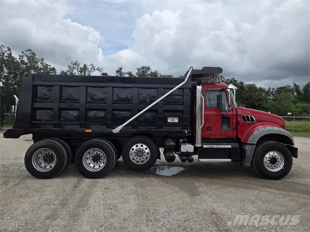 Mack GR84F Camiones bañeras basculantes o volquetes