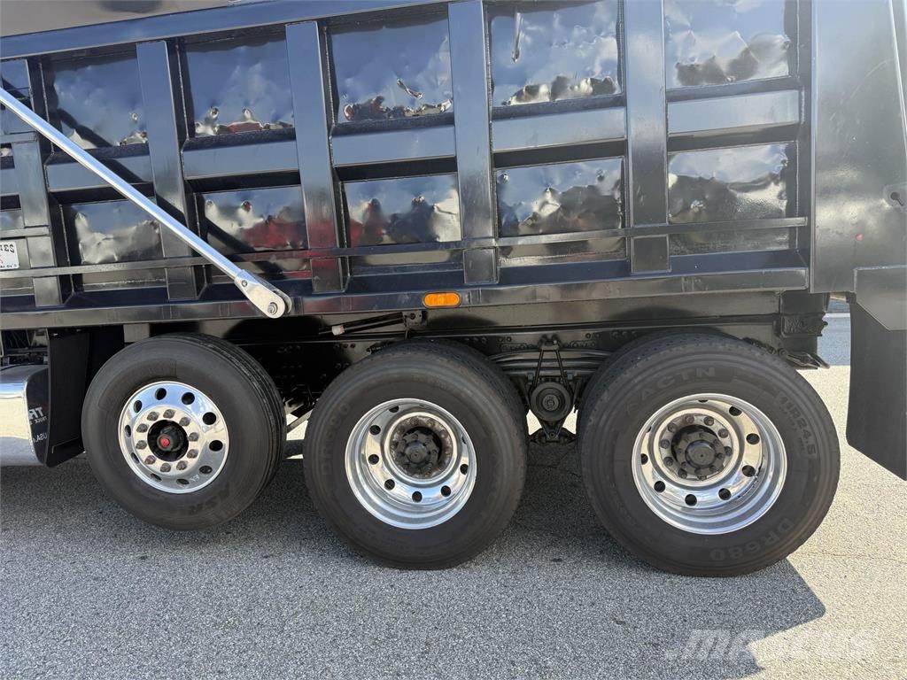 Mack GR84F Camiones bañeras basculantes o volquetes