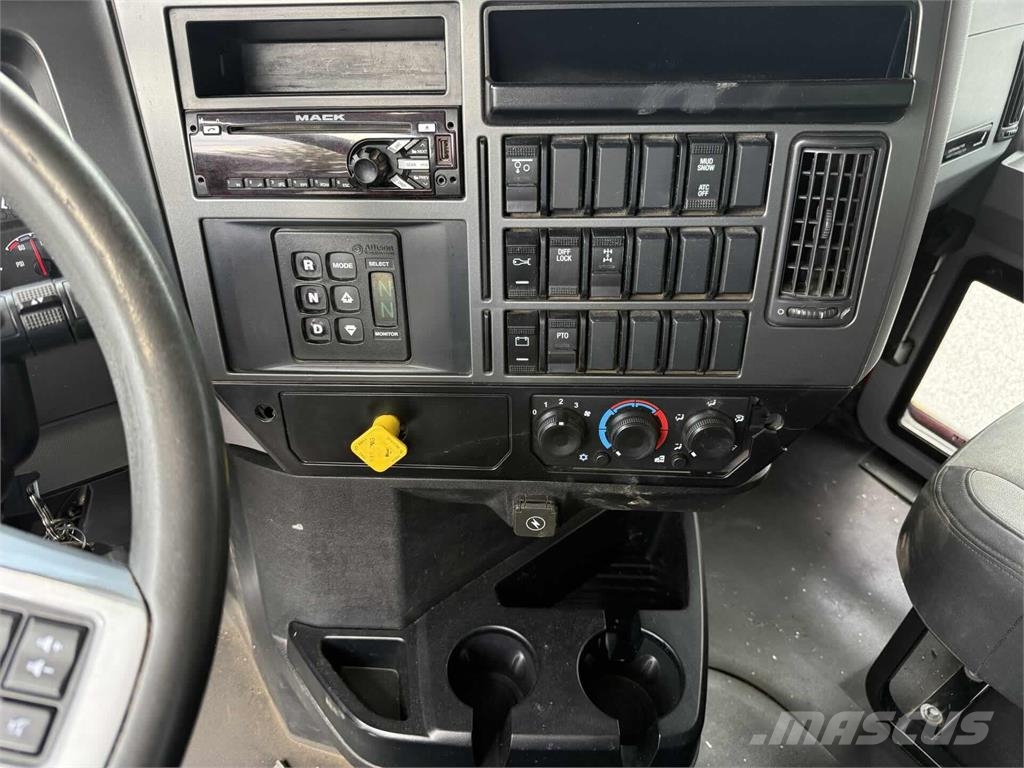 Mack GR84F Camiones bañeras basculantes o volquetes