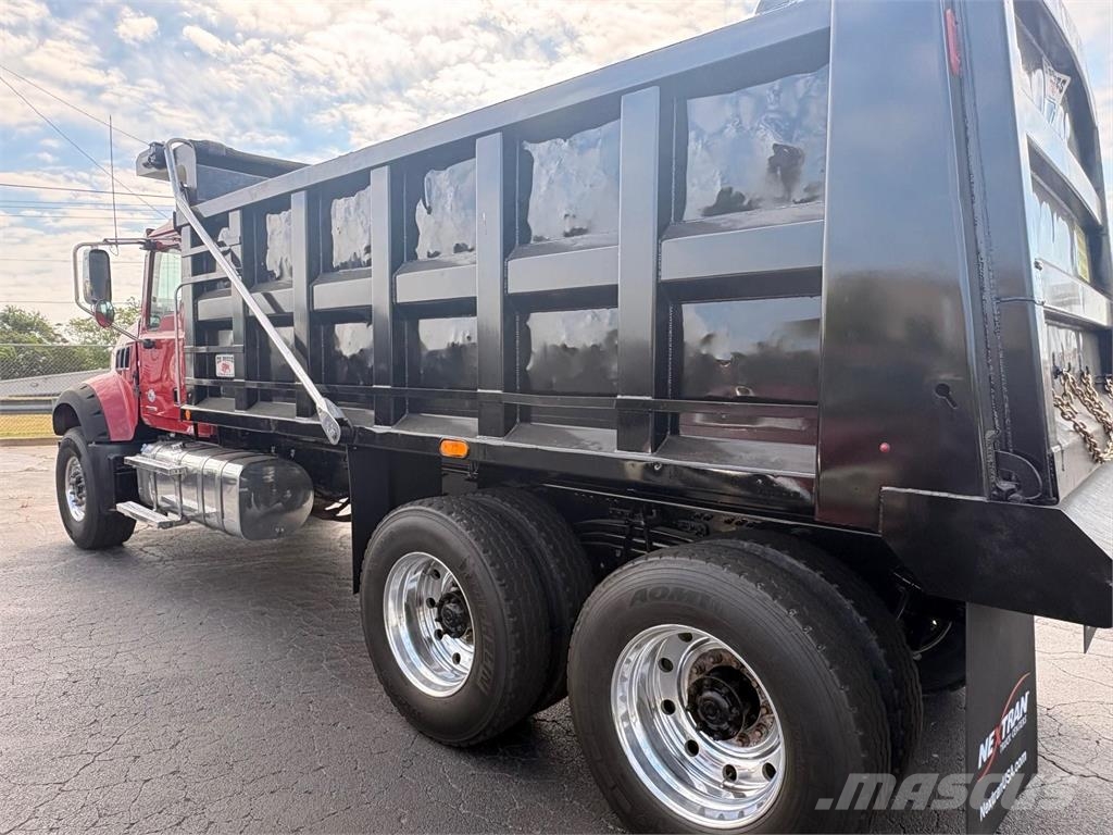 Mack GR84F 傾卸式卡車