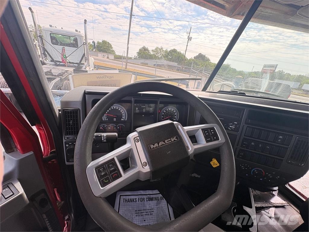 Mack GR84F 傾卸式卡車