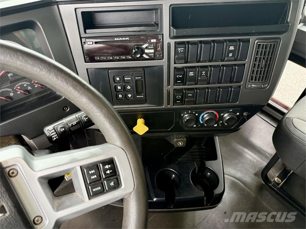 Mack GR84F Camiones bañeras basculantes o volquetes