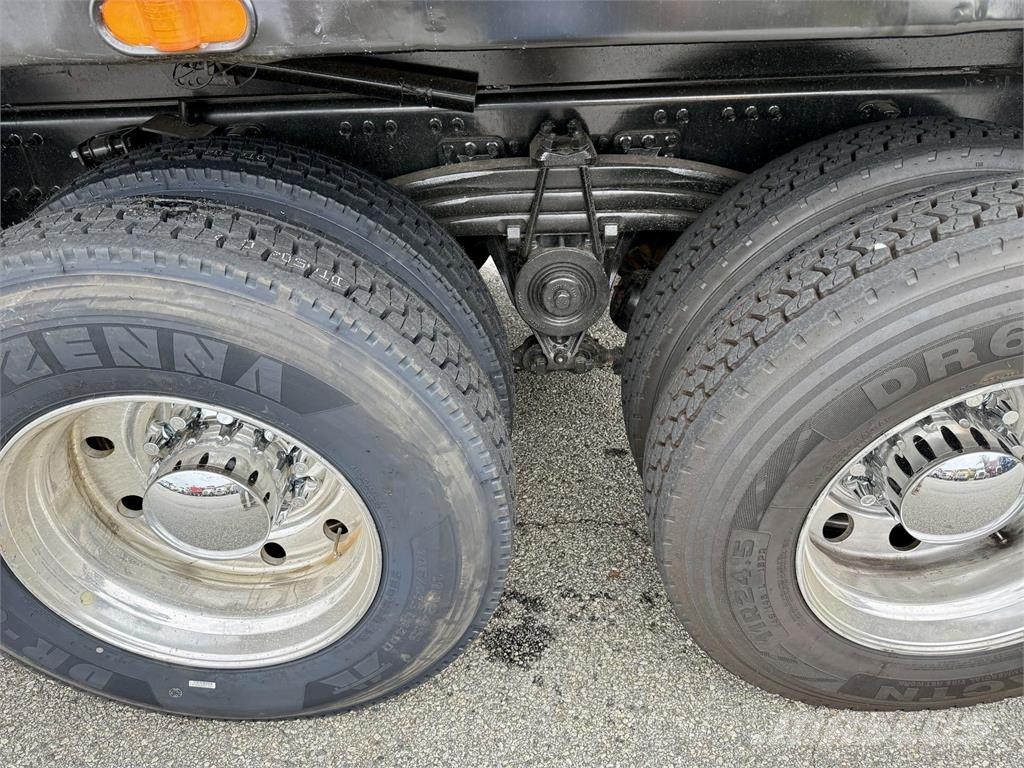 Mack GR84F Camiones bañeras basculantes o volquetes