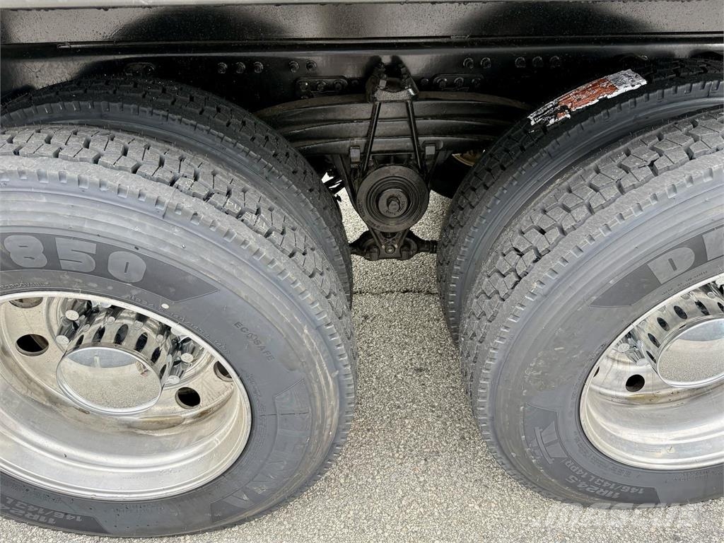 Mack GR84F Camiones bañeras basculantes o volquetes