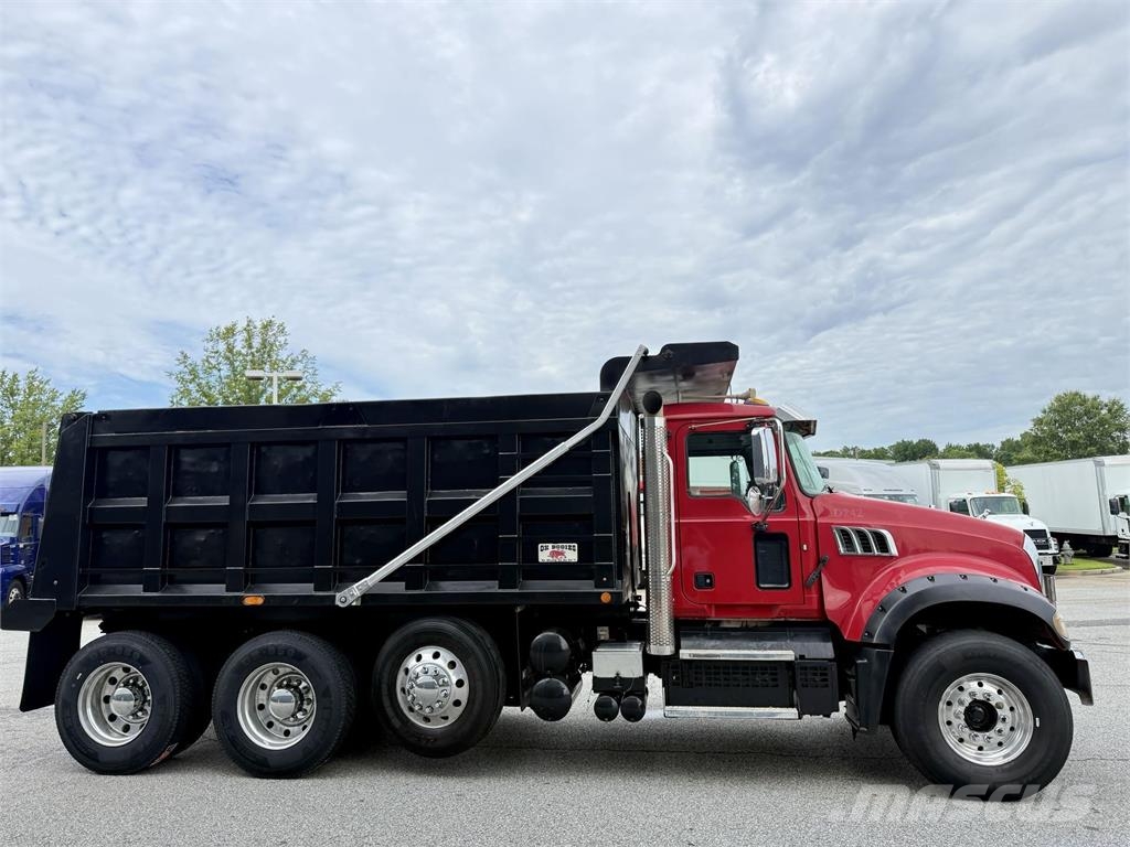 Mack GR84F Camiones bañeras basculantes o volquetes