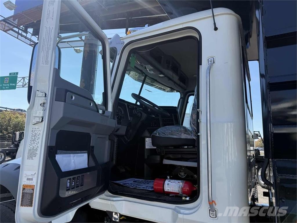 Mack GR84F 傾卸式卡車