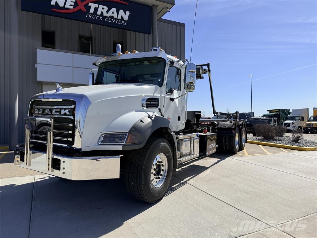 Mack GRANITE 64B ROLL-OFF Tractor Units