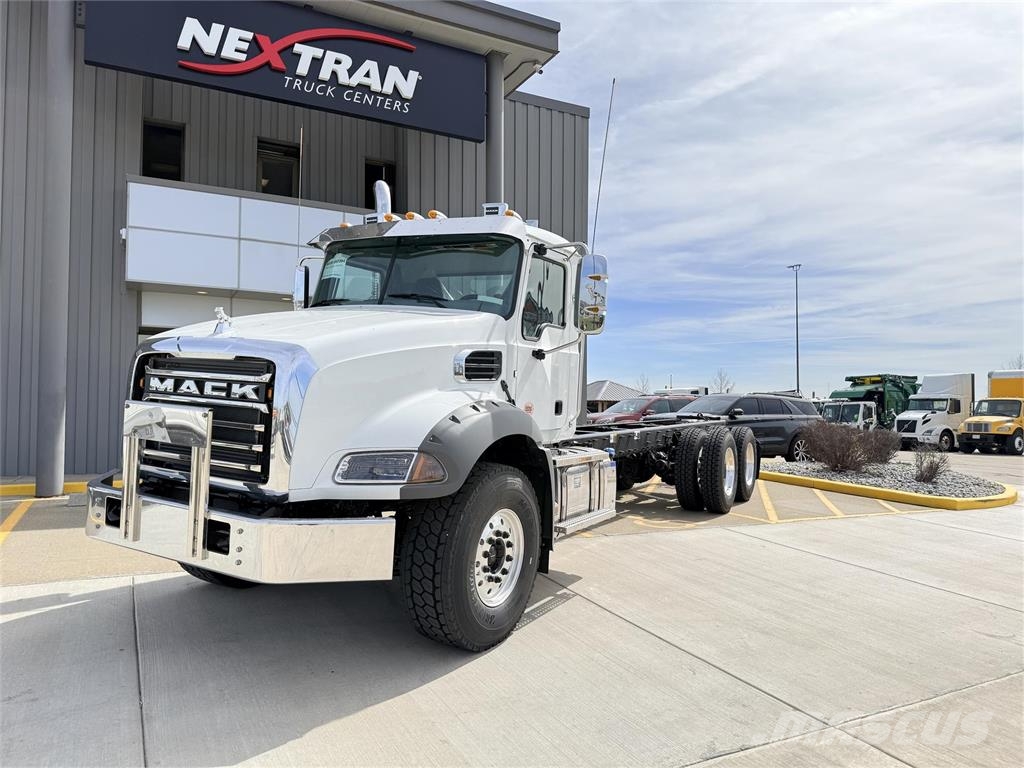 Mack GRANITE 64BR Τράκτορες