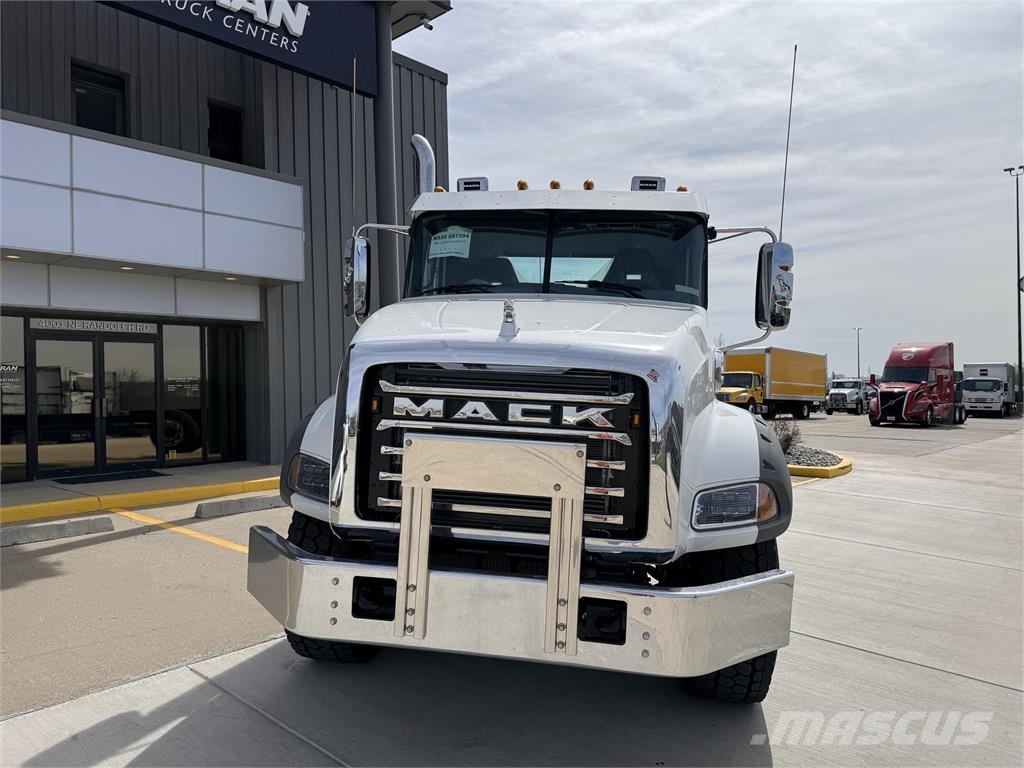Mack GRANITE 64BR Τράκτορες