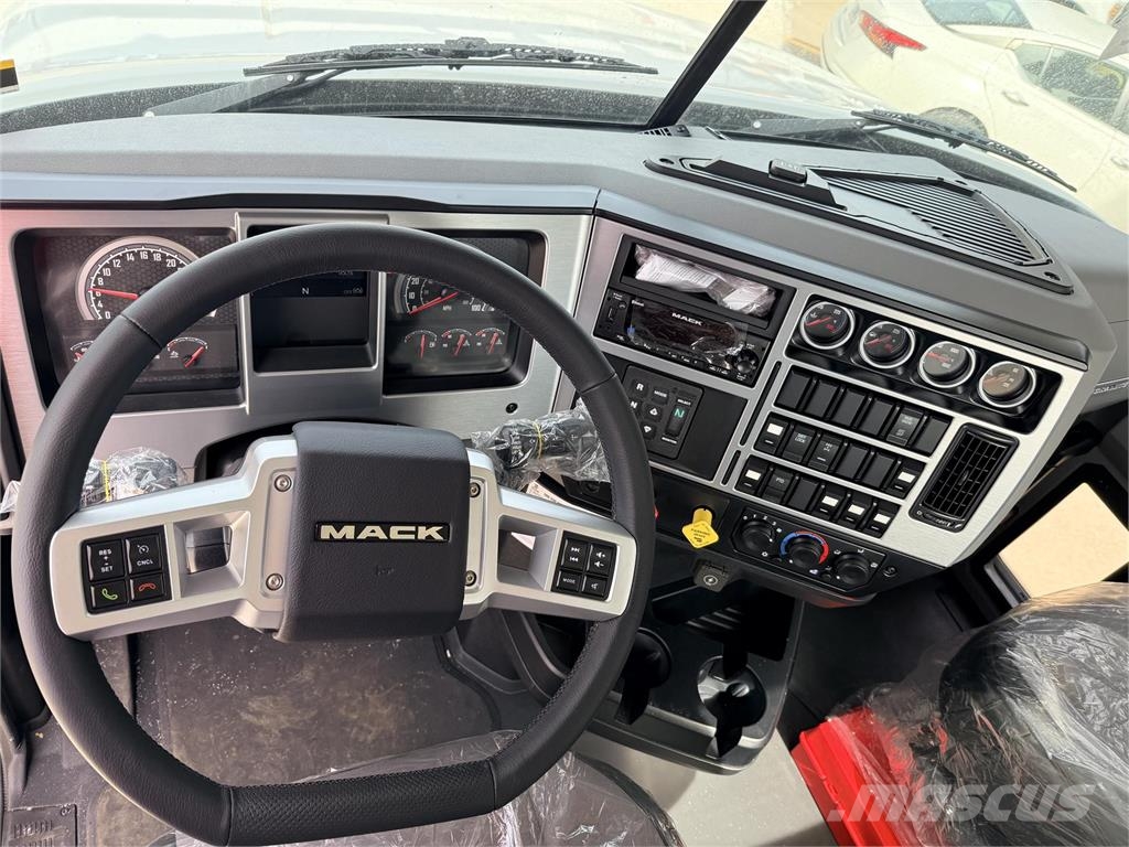 Mack GRANITE 64BR Τράκτορες