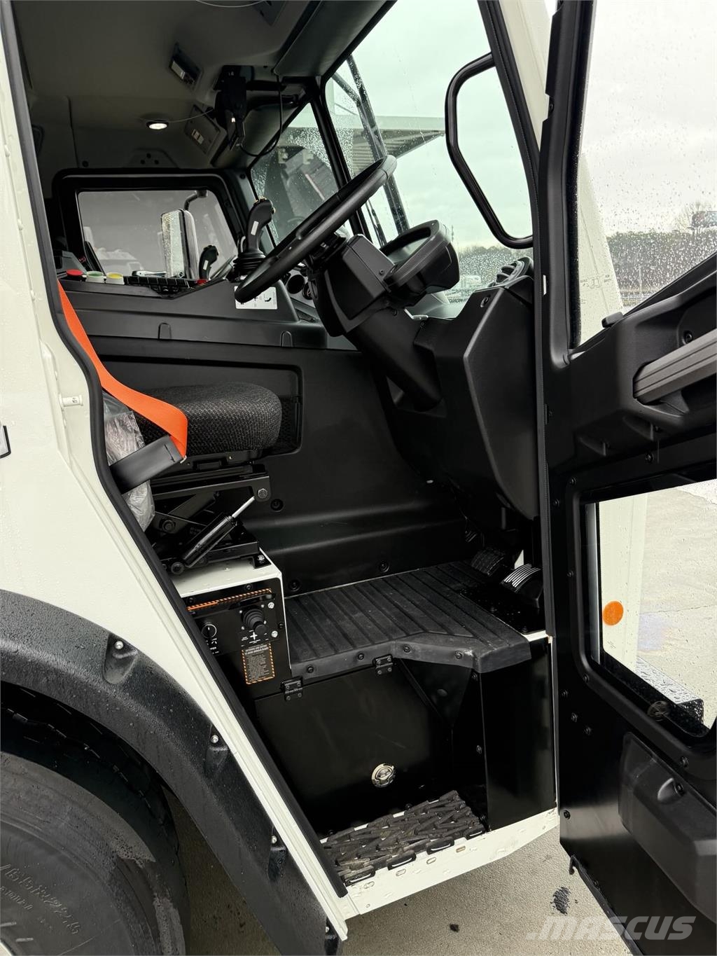 Mack LR64R Další