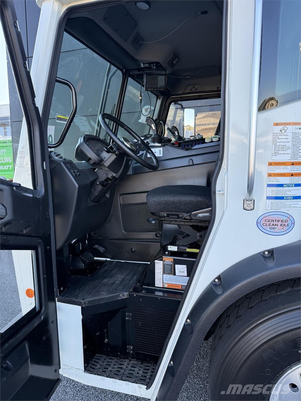 Mack LR64R Další