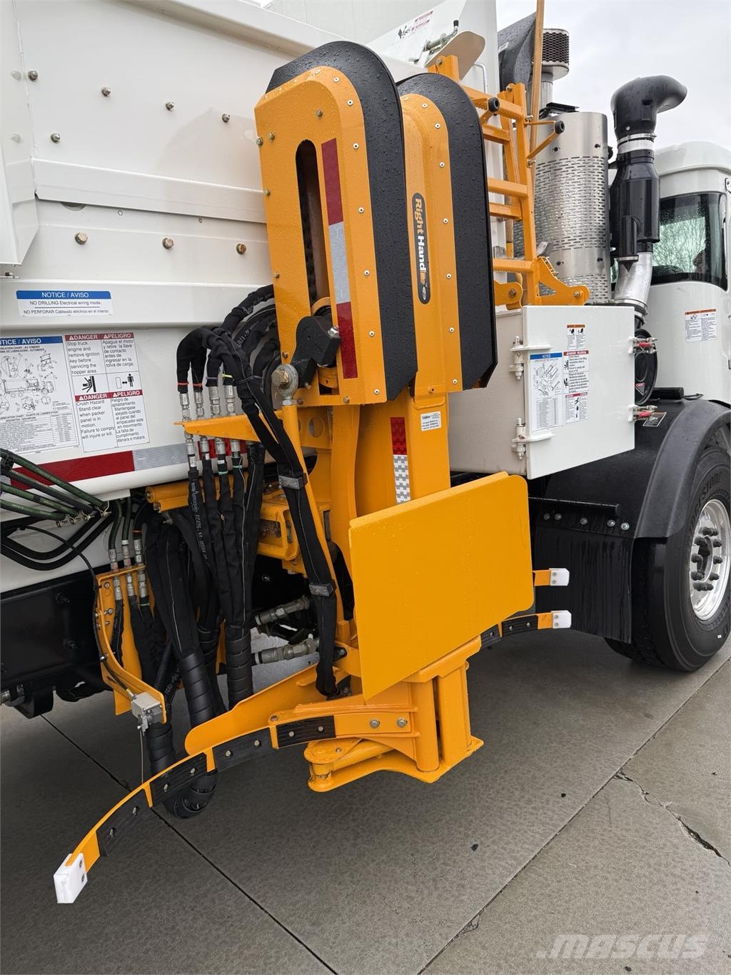 Mack LR64R Další