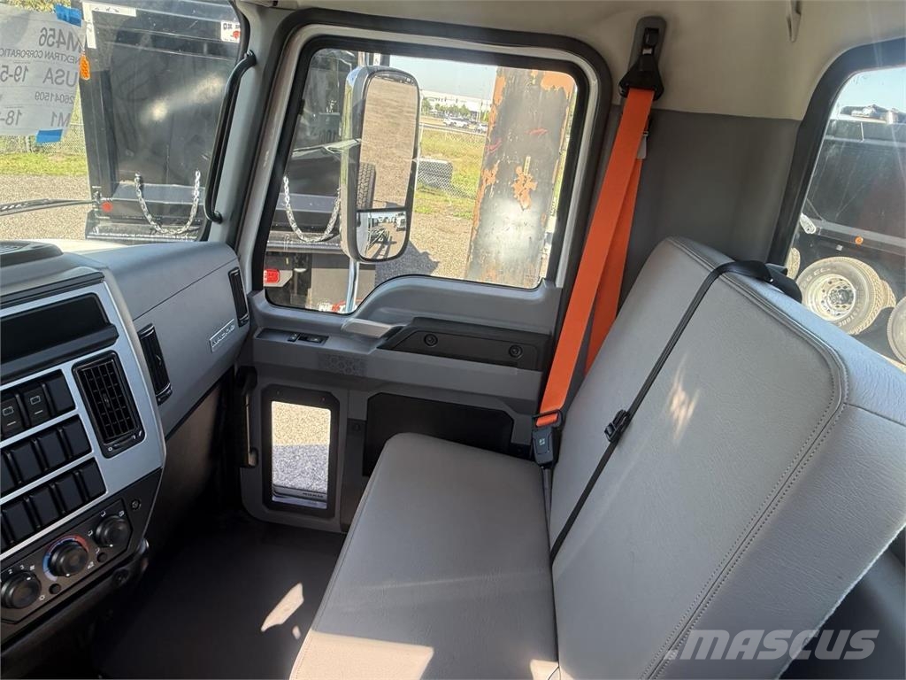 Mack MD6 42R Camiones con chasís y cabina