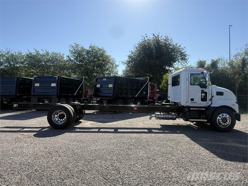 Mack MD6 42R Camiones con chasís y cabina