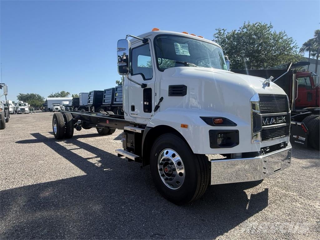 Mack MD6 42R Camiones con chasís y cabina