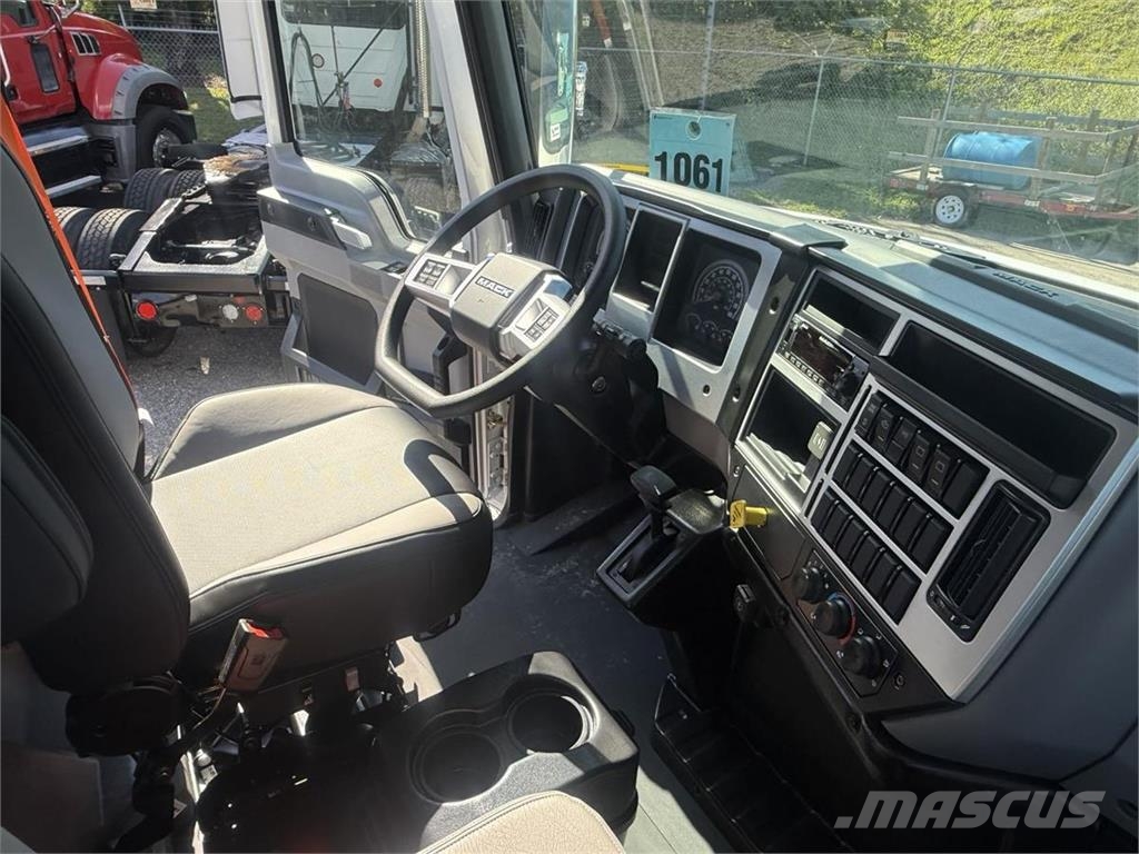 Mack MD6 42R Шасси с кабиной