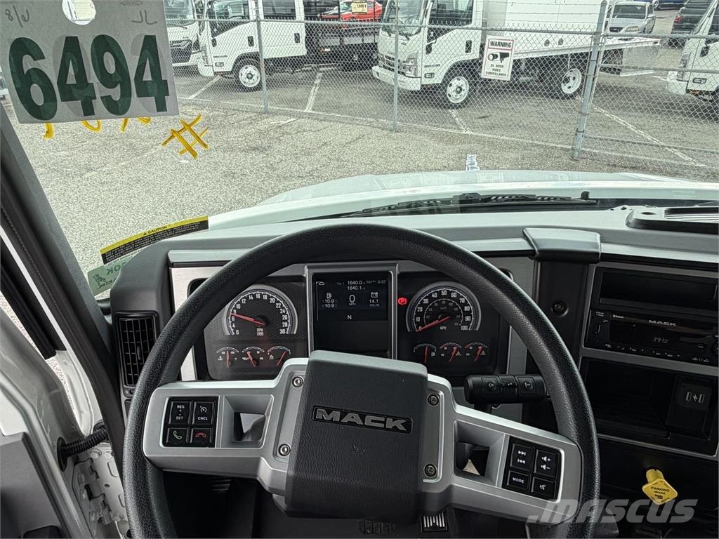 Mack MD6 42R شاحنات بمقصورة وهيكل