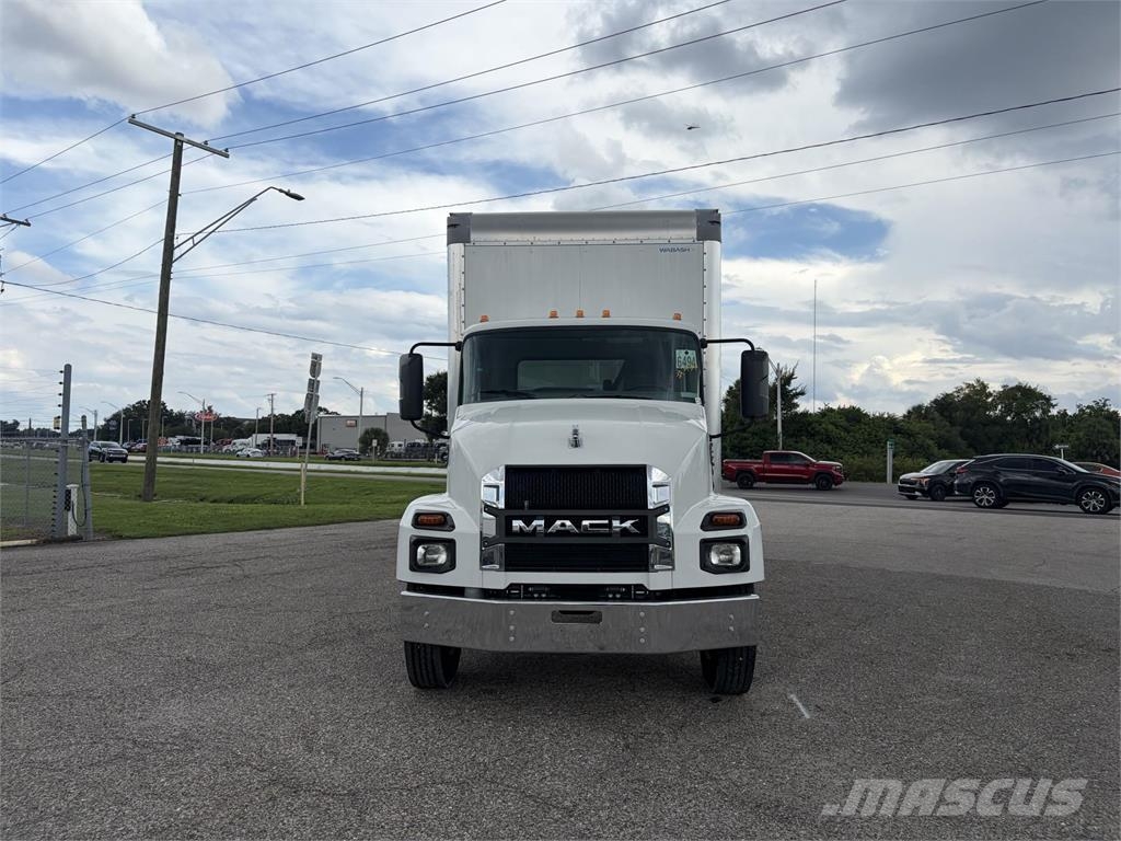 Mack MD6 42R شاحنات بمقصورة وهيكل