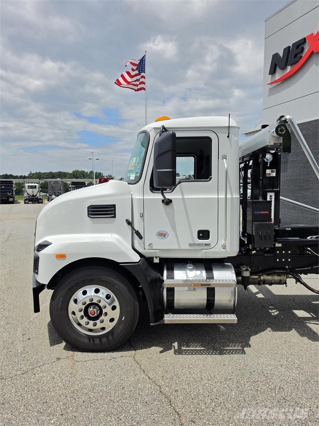 Mack MD7 42R شاحنات أخرى