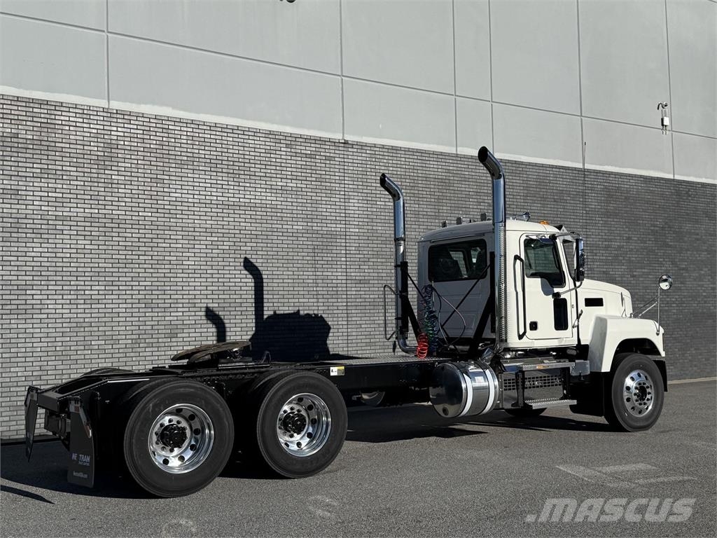 Mack PI64T Trækkere