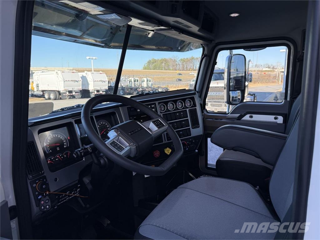 Mack PI64T Trækkere
