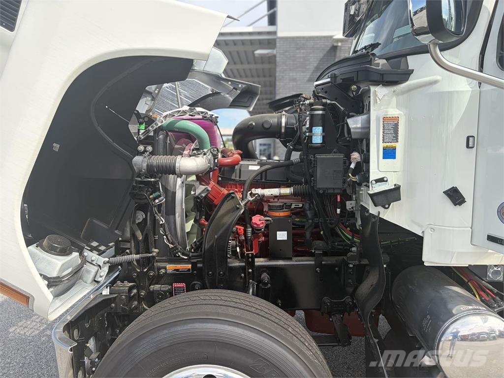 Mack PI64T Tractor Units