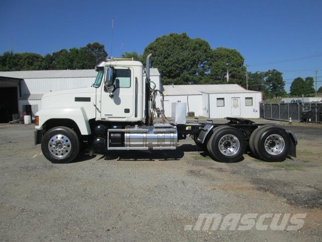 Mack PI64T Tracteur routier