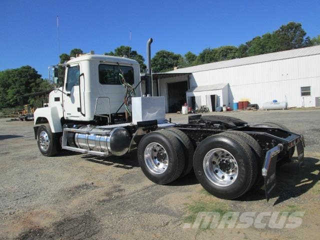 Mack PI64T Tracteur routier