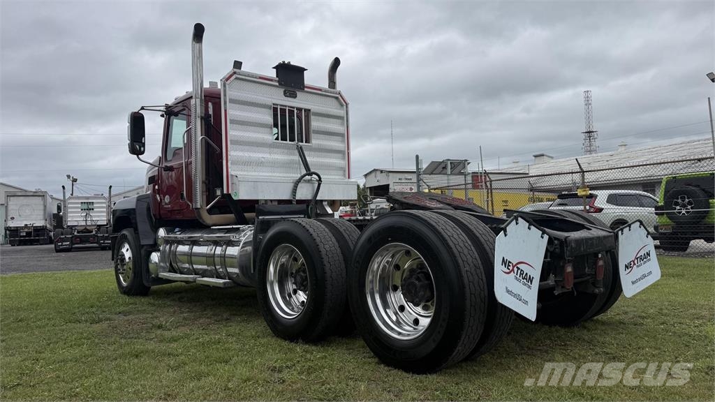Mack PI64T Tegljači