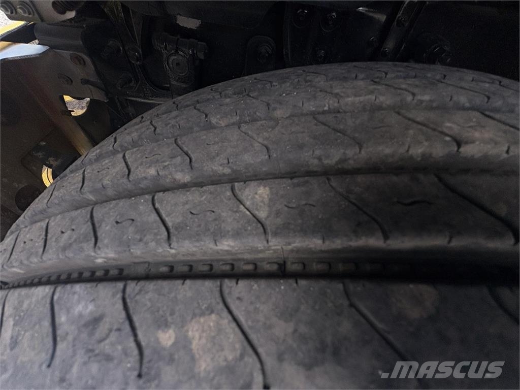 Mack PI64T Trekkers