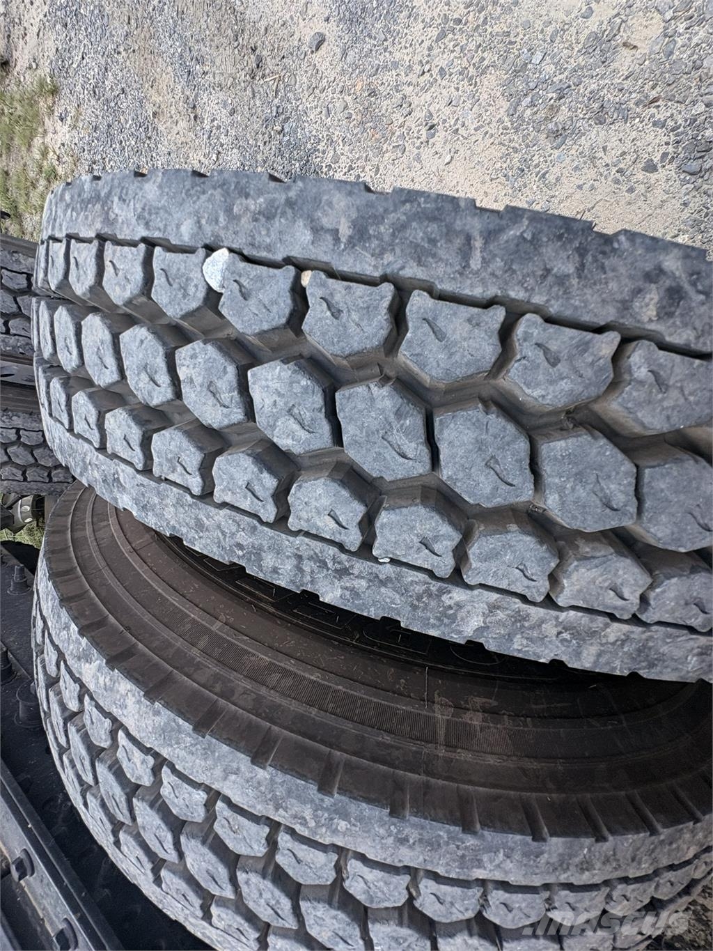 Mack PI64T Trekkers